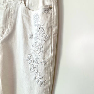 Australian brand Noni B White Jeans Embroidered Flowers Sequins Stretch Denim 10